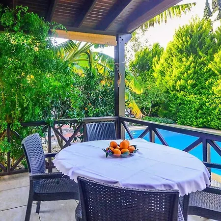 Sleeps 6 Pool Air Con Wifi